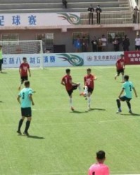 球速体育官网- 朗斯社区足球学校招生，贫困家庭子女免费  