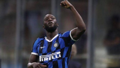  尤文图斯防线送礼不断遭弱旅逼平丢榜首  