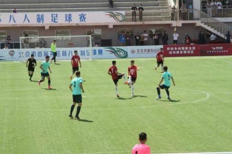  朗斯社区足球学校招生，贫困家庭子女免费  